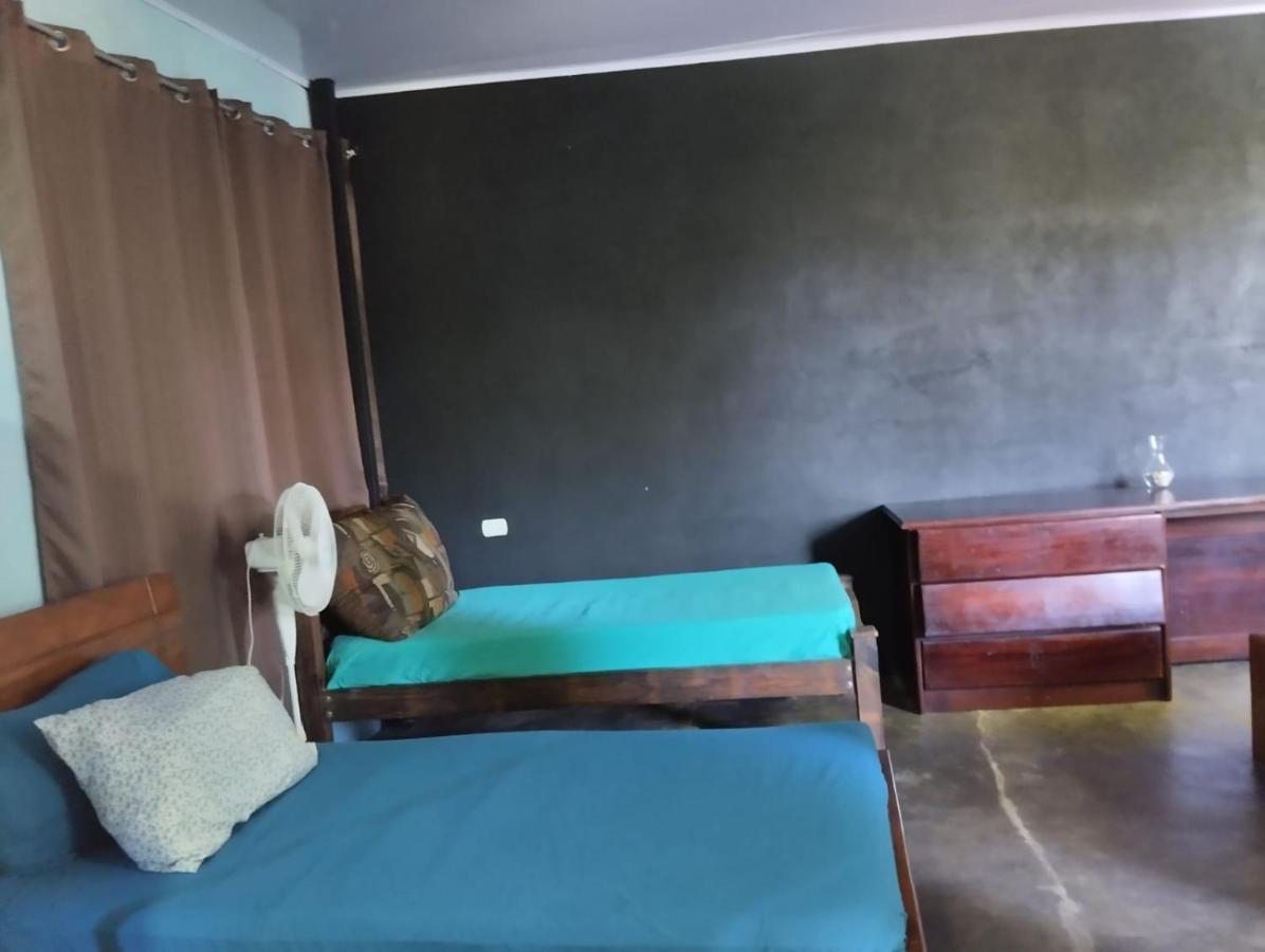 Monos Titi Third Floor Apartment มานูเอล อันโตนิโอ ภายนอก รูปภาพ
